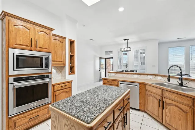 $447,900 | 10121 Red Bluff Lane, Fort Worth, TX 76177