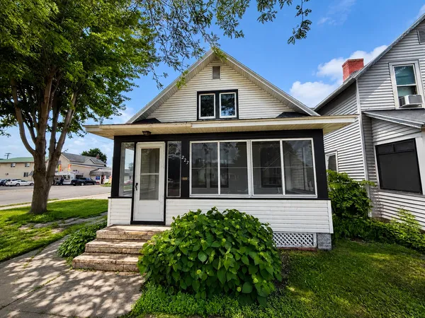 $195,000 | 227 Mankato Avenue, Winona, MN 55987