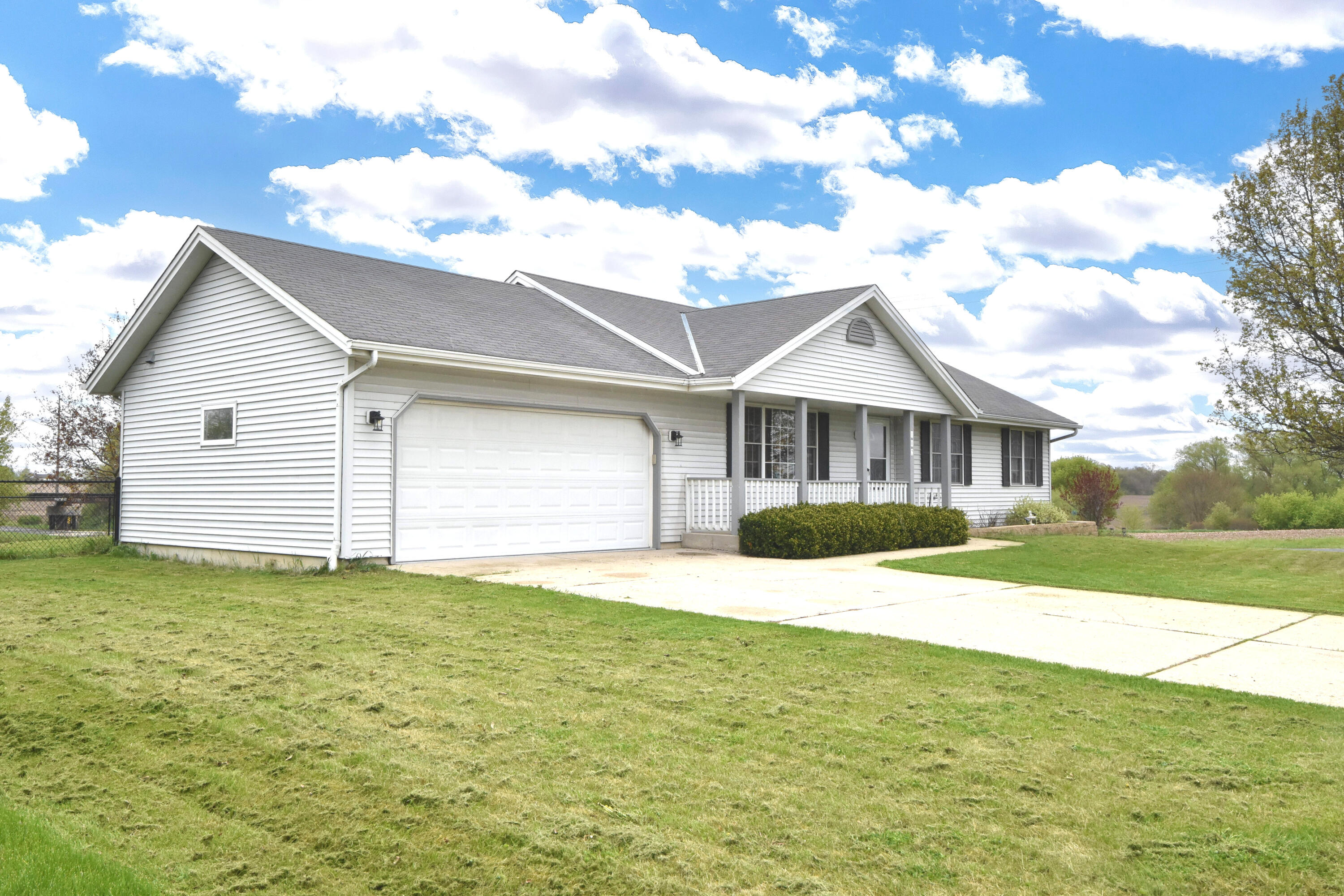 102 Mill Avenue Union Grove, WI 53182 - Photo 2 of 35 102 Mill Ave