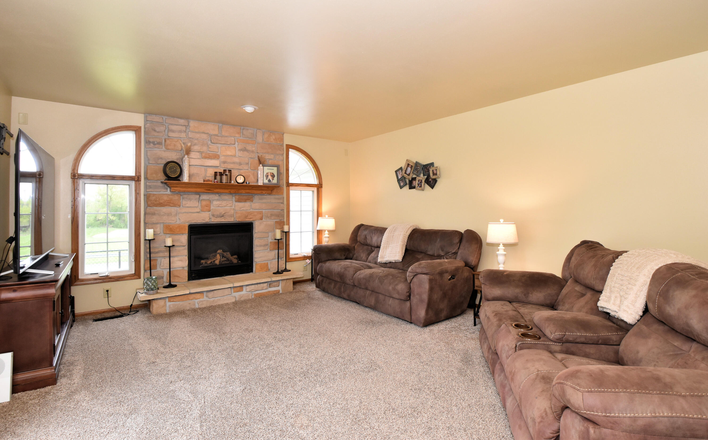 102 Mill Avenue Union Grove, WI 53182 - Photo 10 of 35 family room