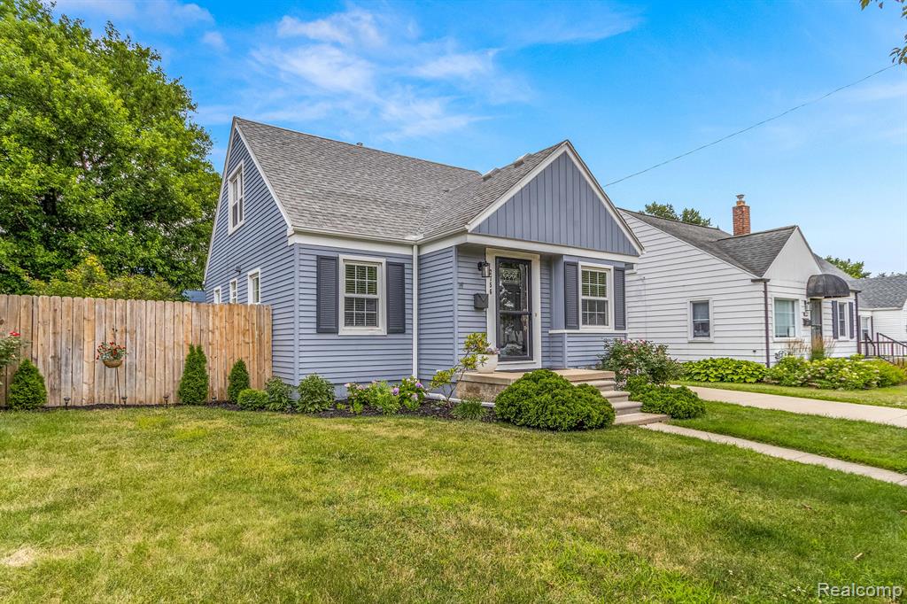 2756 Cumberland Road Berkley, MI 48072 - Photo 3 of 31 Gallery Image 3
