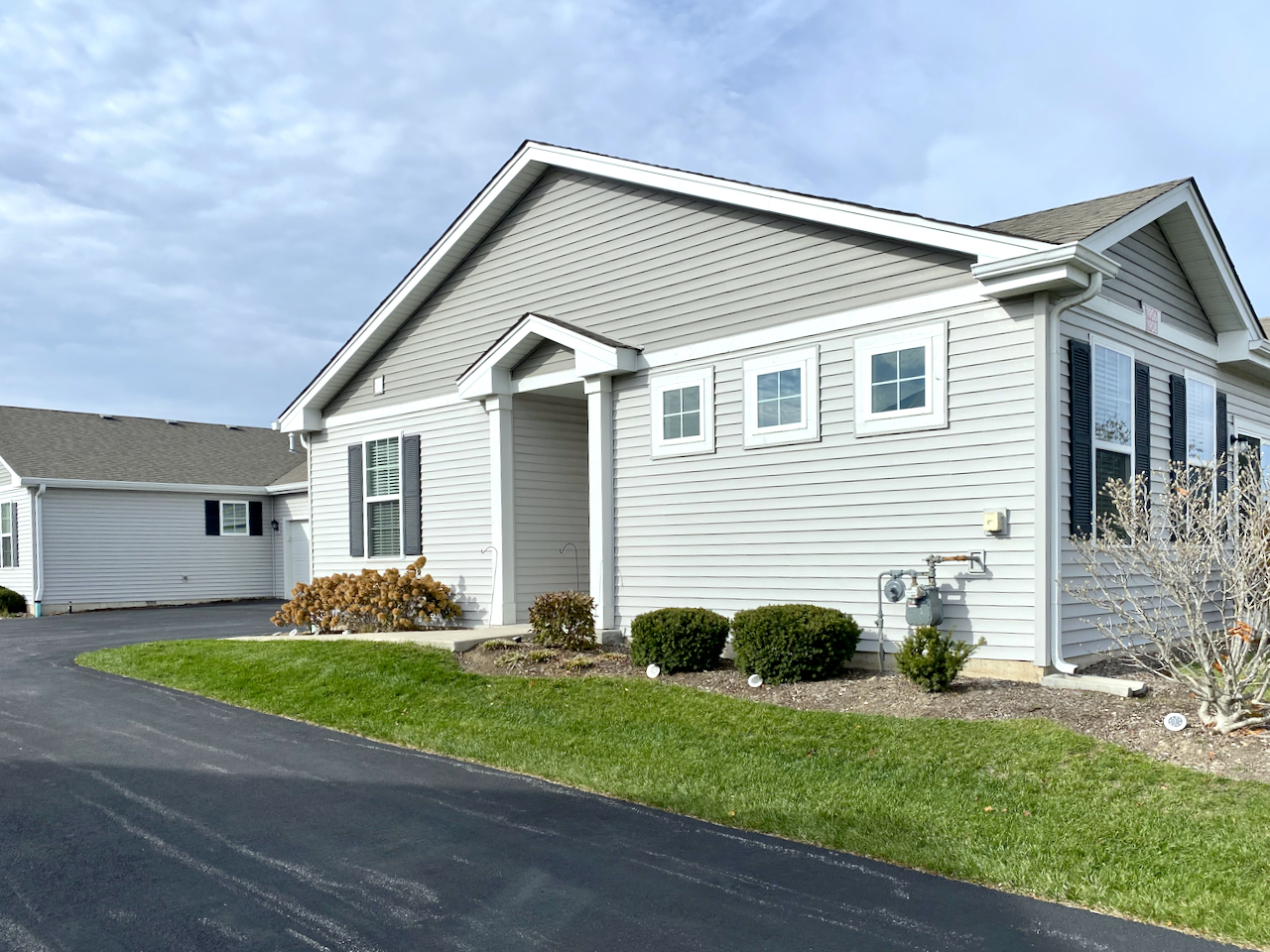 1908 Southern Circle, Unit 1908 Pingree Grove, IL 60140 - Photo 30 of 30 a front view of a house with garden