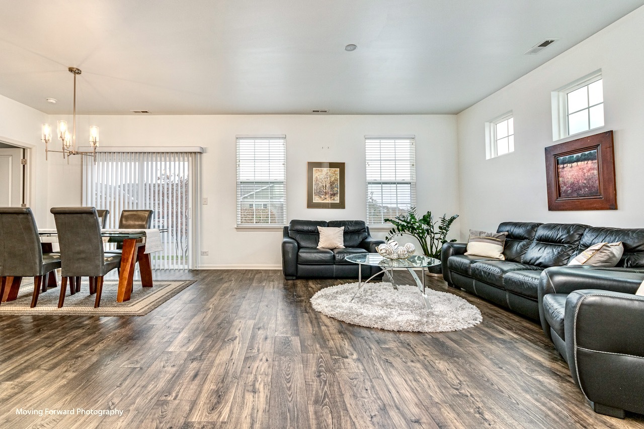 1908 Southern Circle, Unit 1908 Pingree Grove, IL 60140 - Photo 4 of 30 a living room with furniture and a table