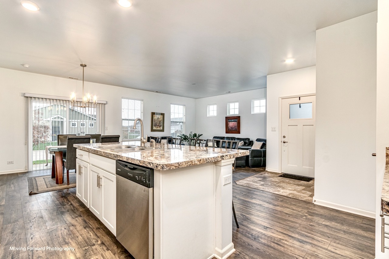 1908 Southern Circle, Unit 1908 Pingree Grove, IL 60140 - Photo 7 of 30 a kitchen with a sink and cabinets