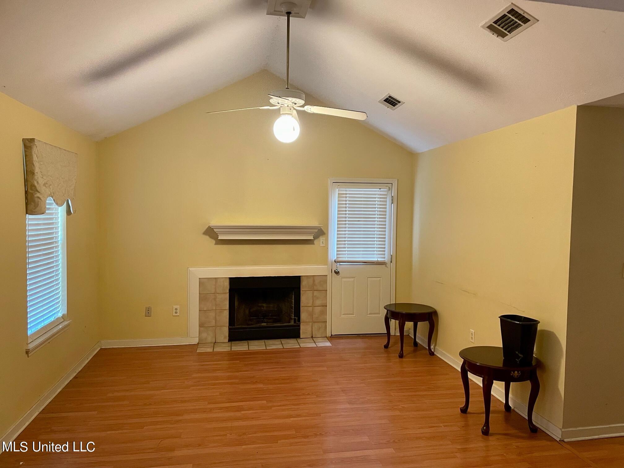 7010 Copper Cove Ridgeland, MS 39157 - Photo 2 of 7 Living room