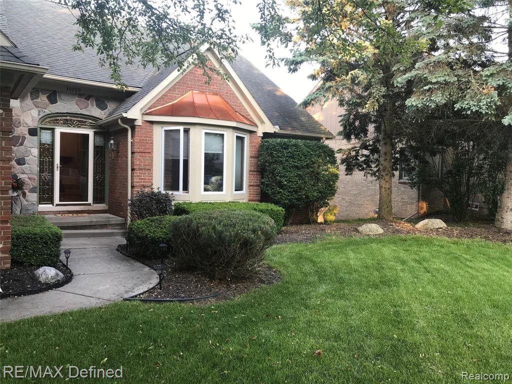 30769 Country Ridge Circle Farmington Hills, MI 48331 - Photo 3 of 32