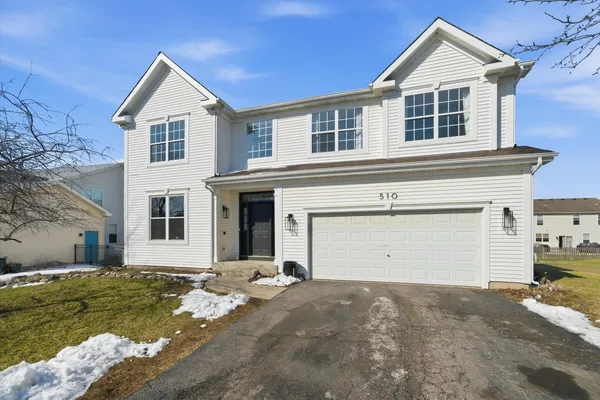 $490,000 | 510 Golden Valley Lane, Algonquin, IL 60102