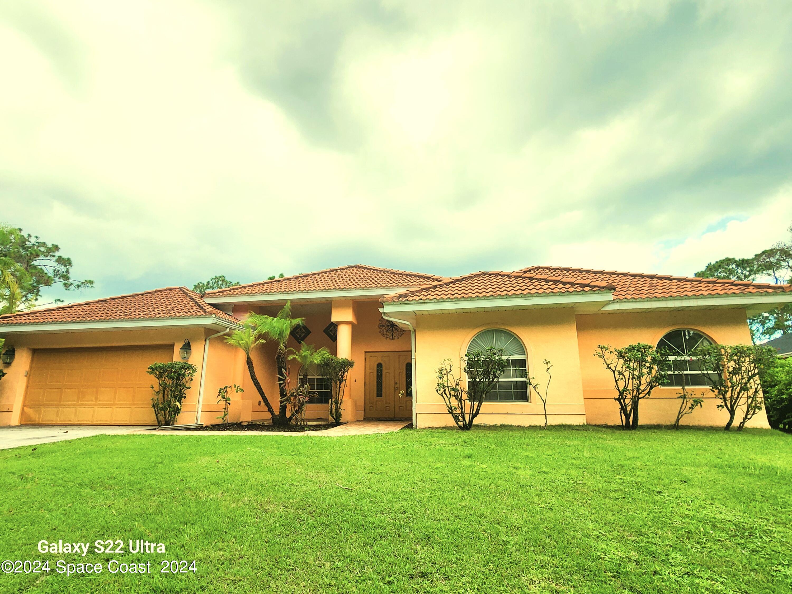 253 Saybrook Road Southwest Palm Bay, FL 32908 - Photo 1 of 37 20240929_160150