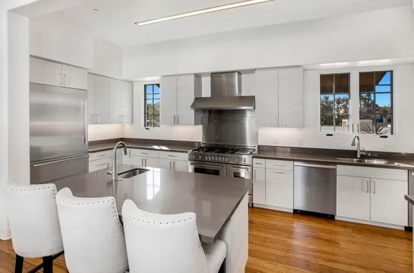 $4,850 | 18 West Victoria Street, Unit 302, Santa Barbara, CA 93101