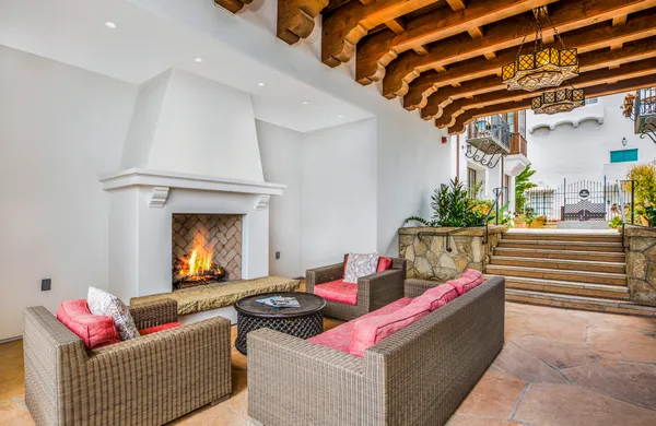 $4,850 | 18 West Victoria Street, Unit 302, Santa Barbara, CA 93101