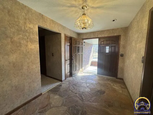$385,000 | 1206 Wentley Drive, Hiawatha, KS 66434