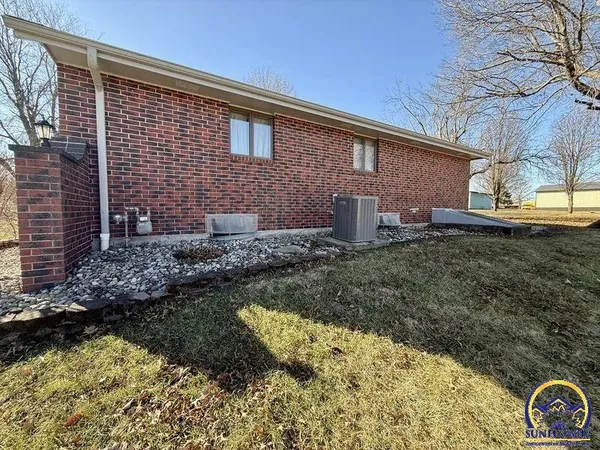 $385,000 | 1206 Wentley Drive, Hiawatha, KS 66434