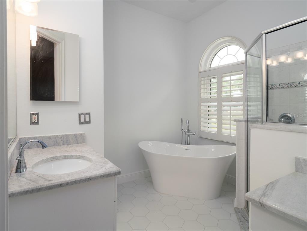 2185 Northwest 114th Loop Ocala, FL 34475 - Photo 11 of 25 a bathroom with a sink and a bathtub