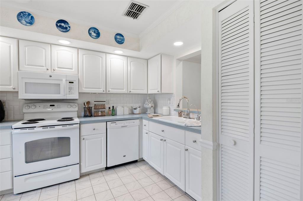 1012 Dunrobin Drive, Unit D Palm Harbor, FL 34684 - Photo 25 of 61