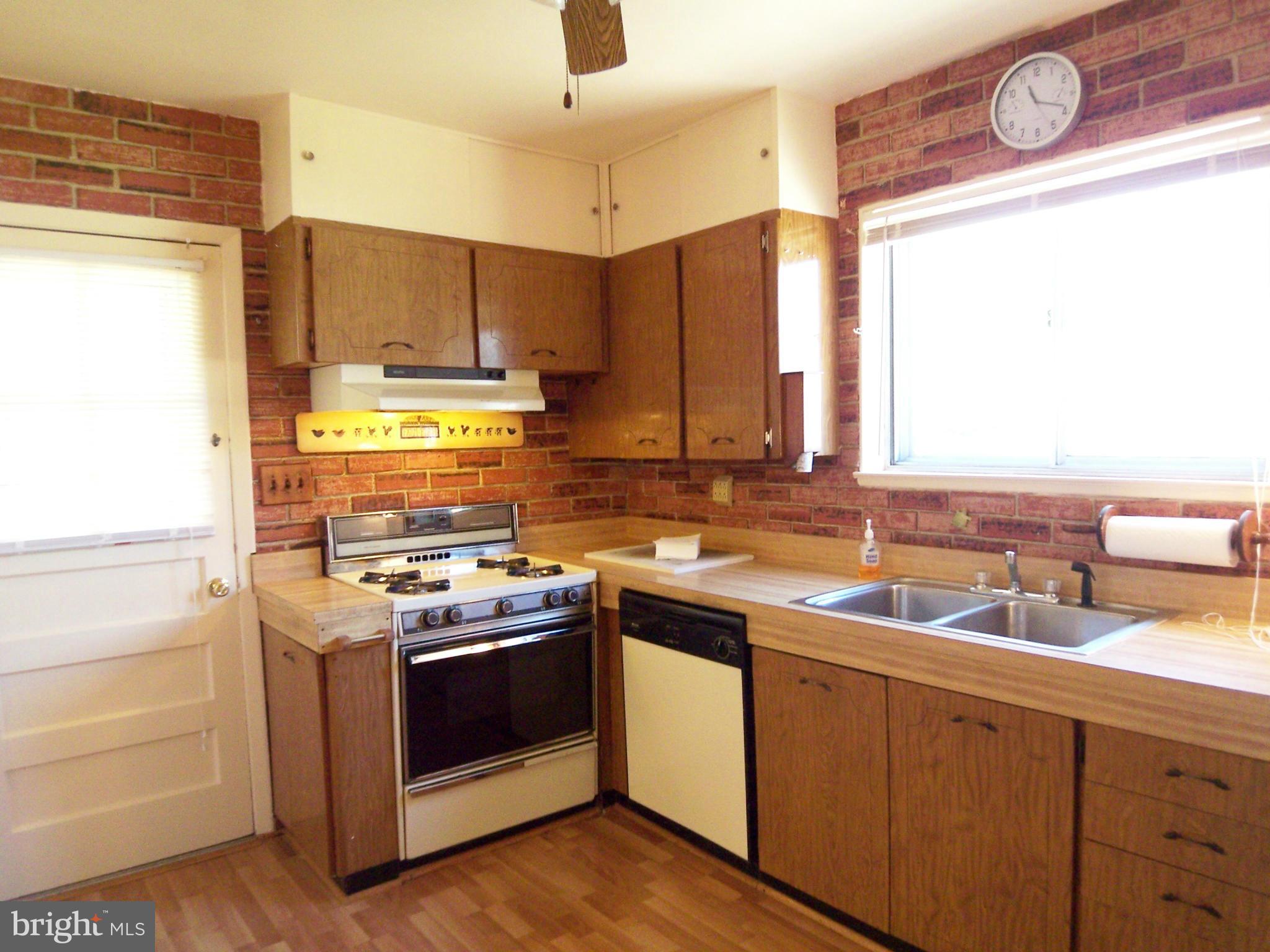 1218 Canberwell Road Baltimore, MD 21228 - Photo 12 of 30 Kitchen