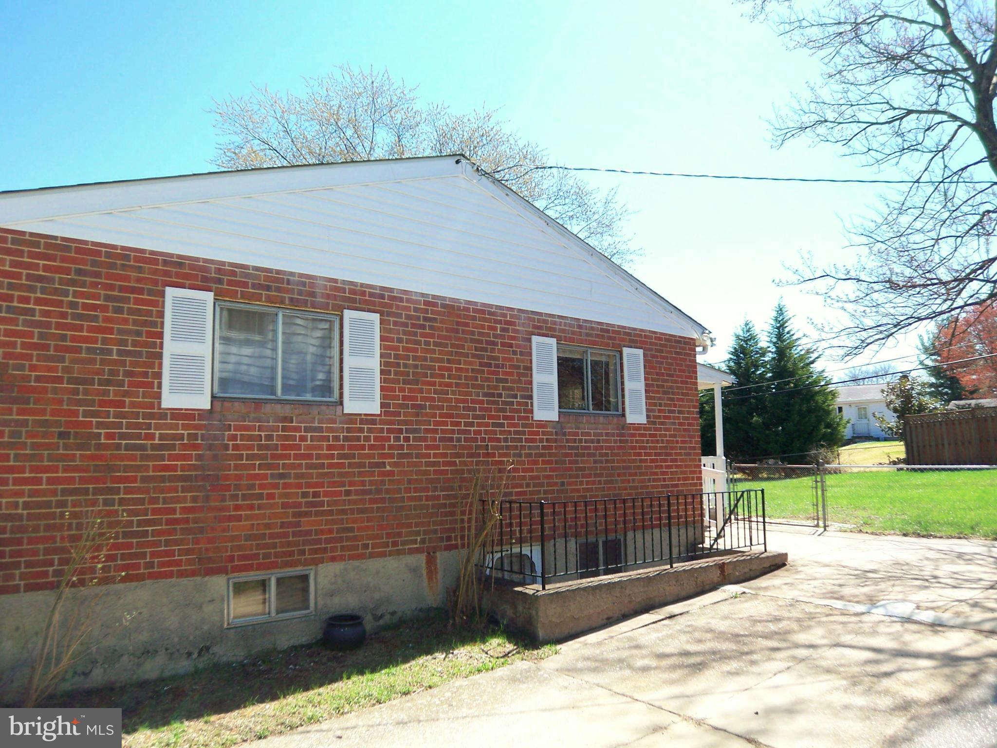 1218 Canberwell Road Baltimore, MD 21228 - Photo 4 of 30 Side Exterior/ Drive