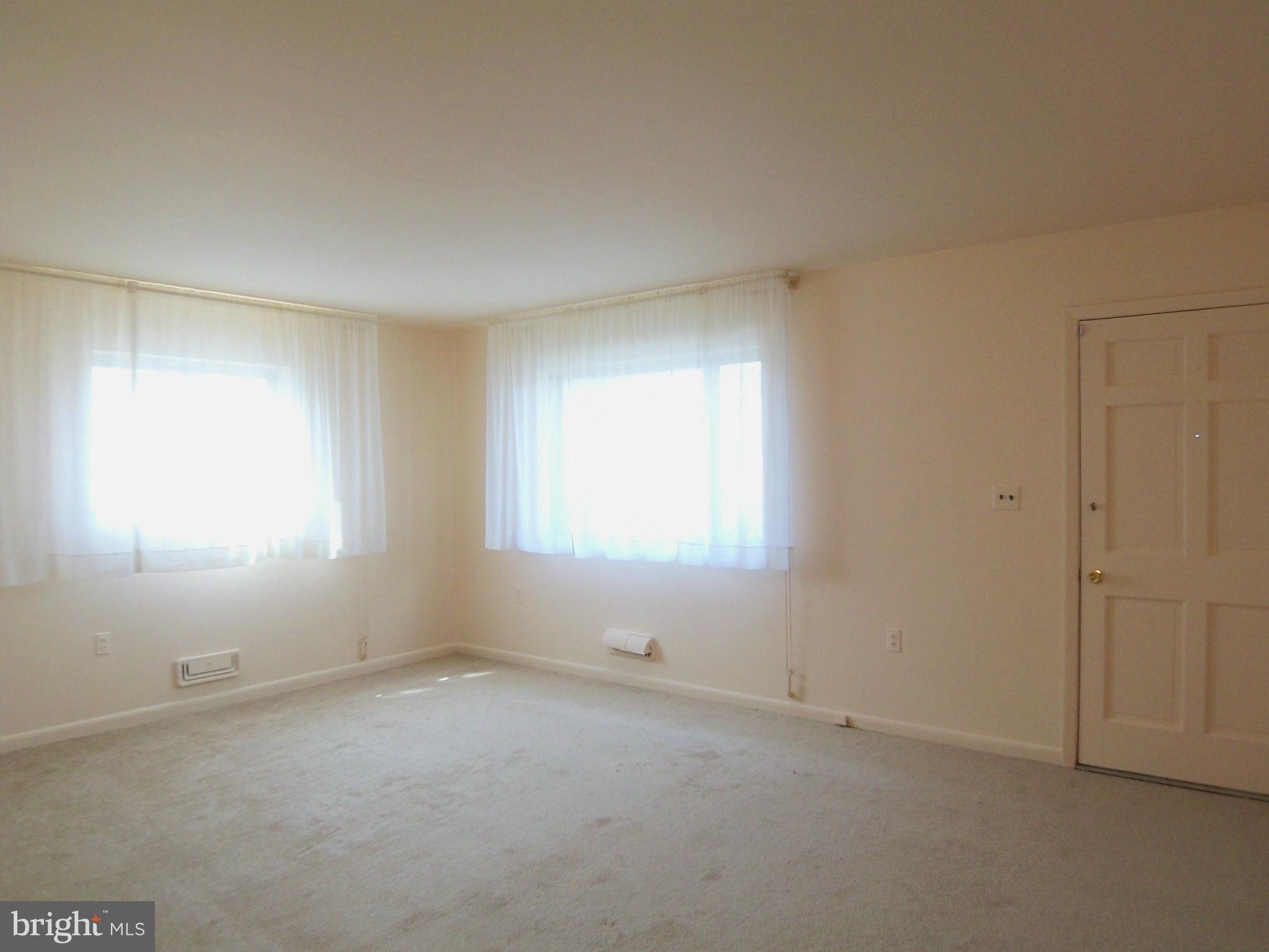 1218 Canberwell Road Baltimore, MD 21228 - Photo 9 of 30 Living Room
