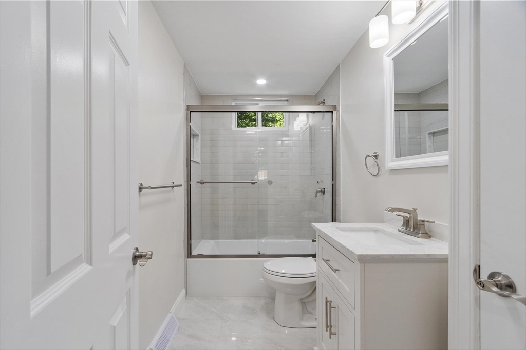 62 Queensland Road Billerica, MA 01862 - Photo 17 of 39 Gallery Image 17