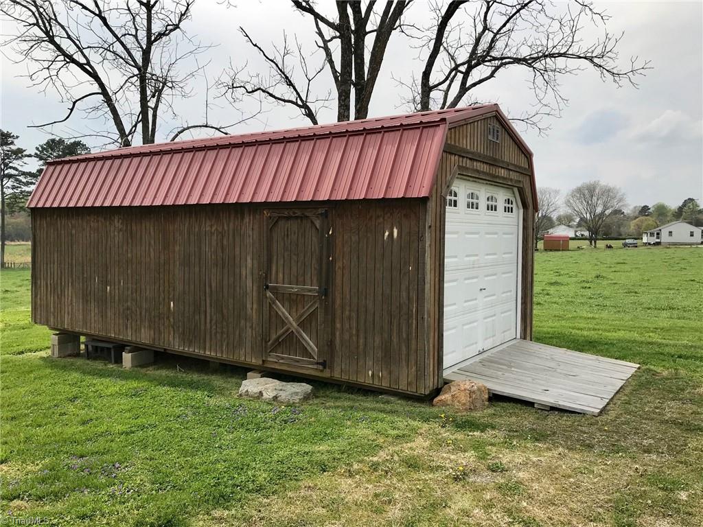 6067 Austin Traphill Road Elkin, NC 28621 - Photo 9 of 37 Gallery Image 9