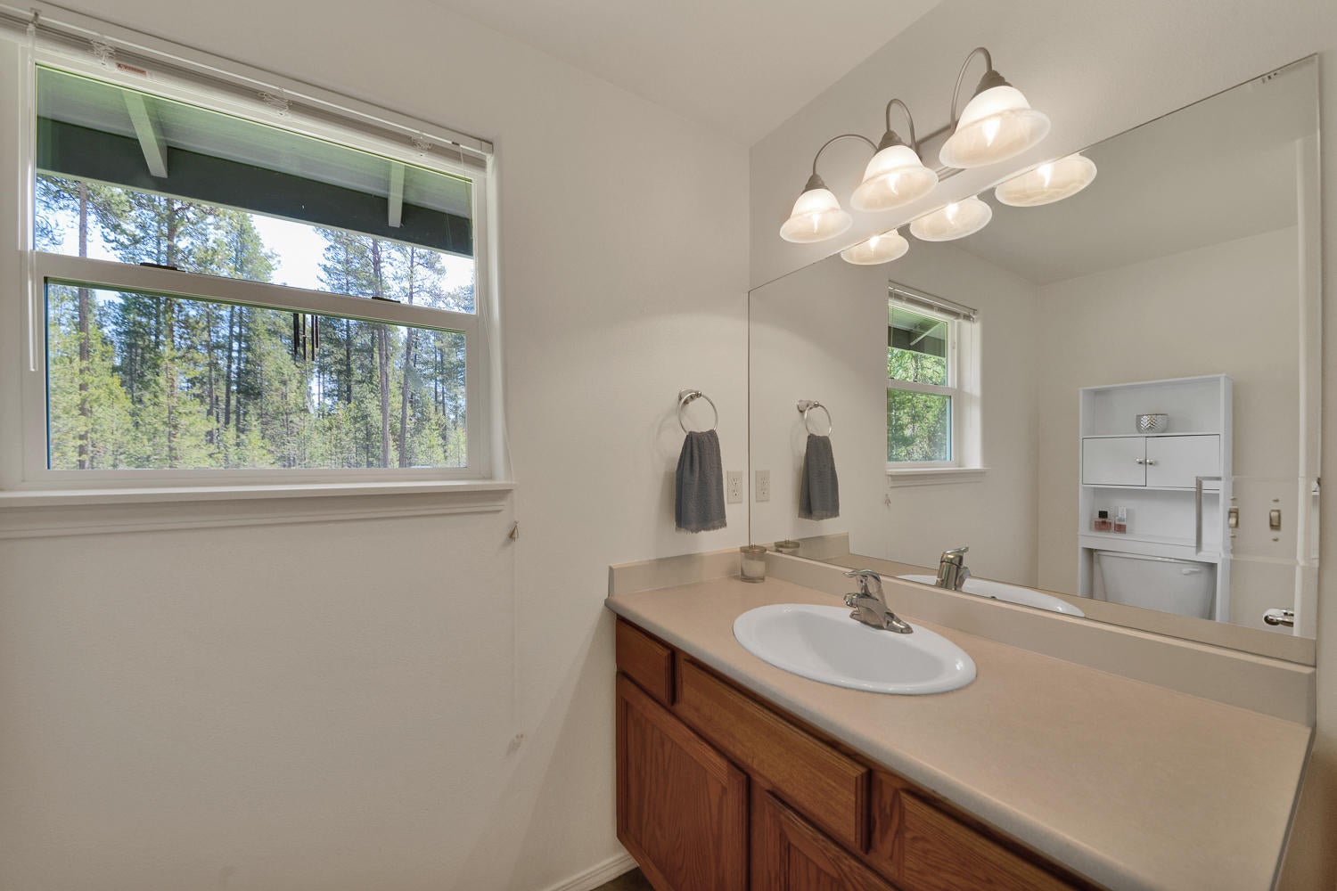 52160 Dustan Road La Pine, OR 97739 - Photo 15 of 25 52160 Dustin Rd-21