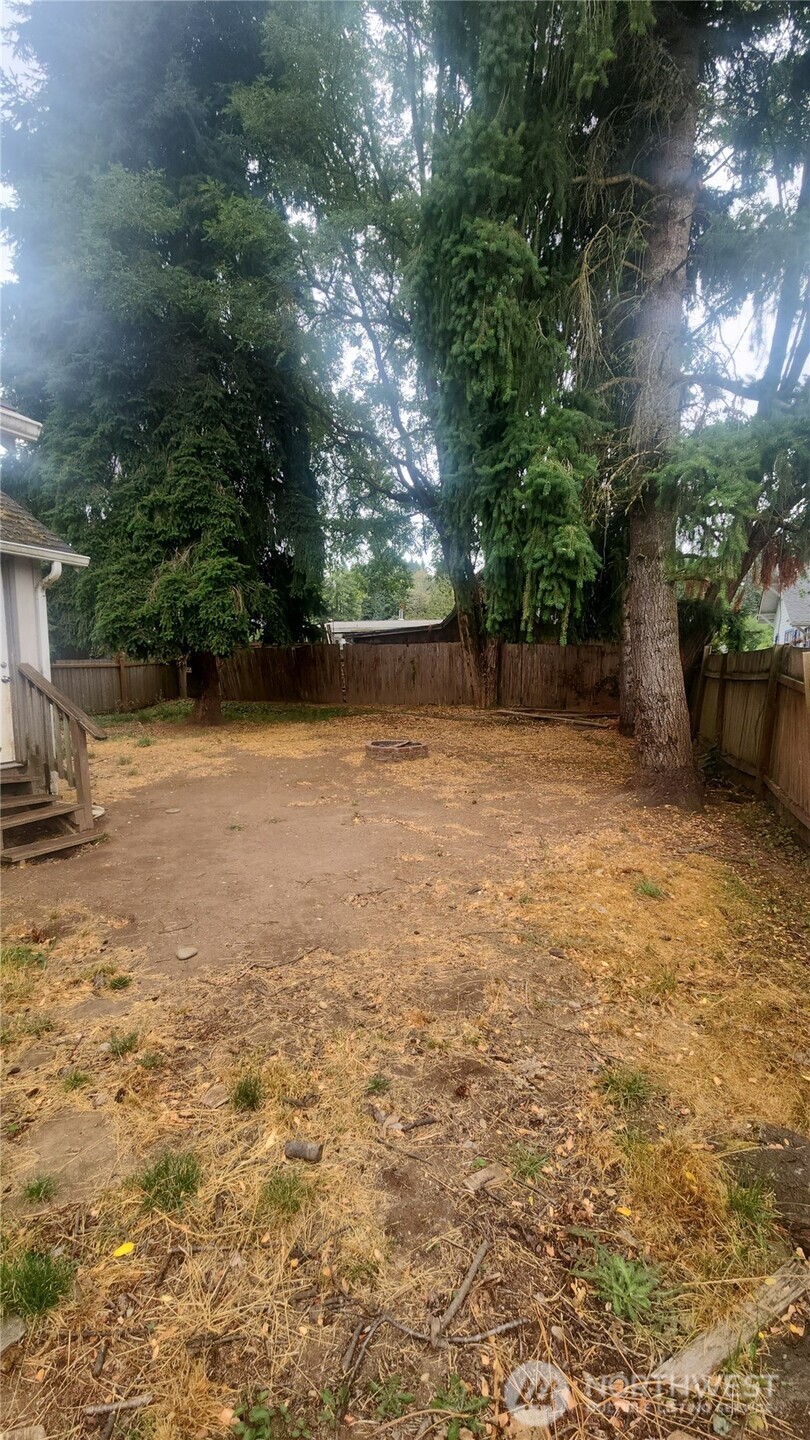 906 Southwest Mayer Street Winlock, WA 98596 - Photo 15 of 16 a backyard of a house with lots of green space