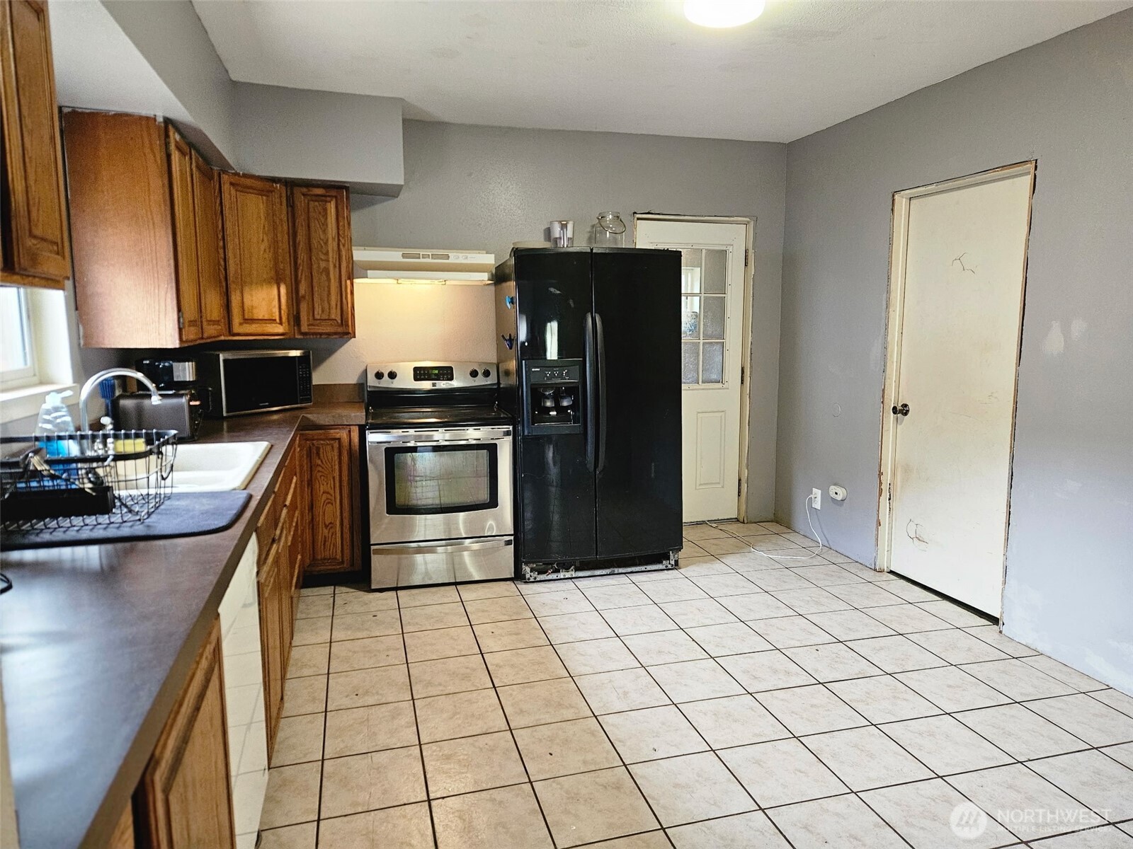 906 Southwest Mayer Street Winlock, WA 98596 - Photo 6 of 16 a kitchen with stainless steel appliances granite countertop a stove a sink and a refrigerator