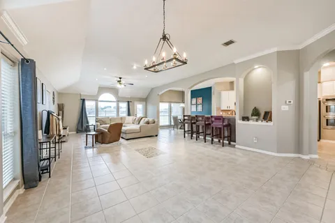 $375,000 | 153 Greenridge Circle, League City, TX 77573