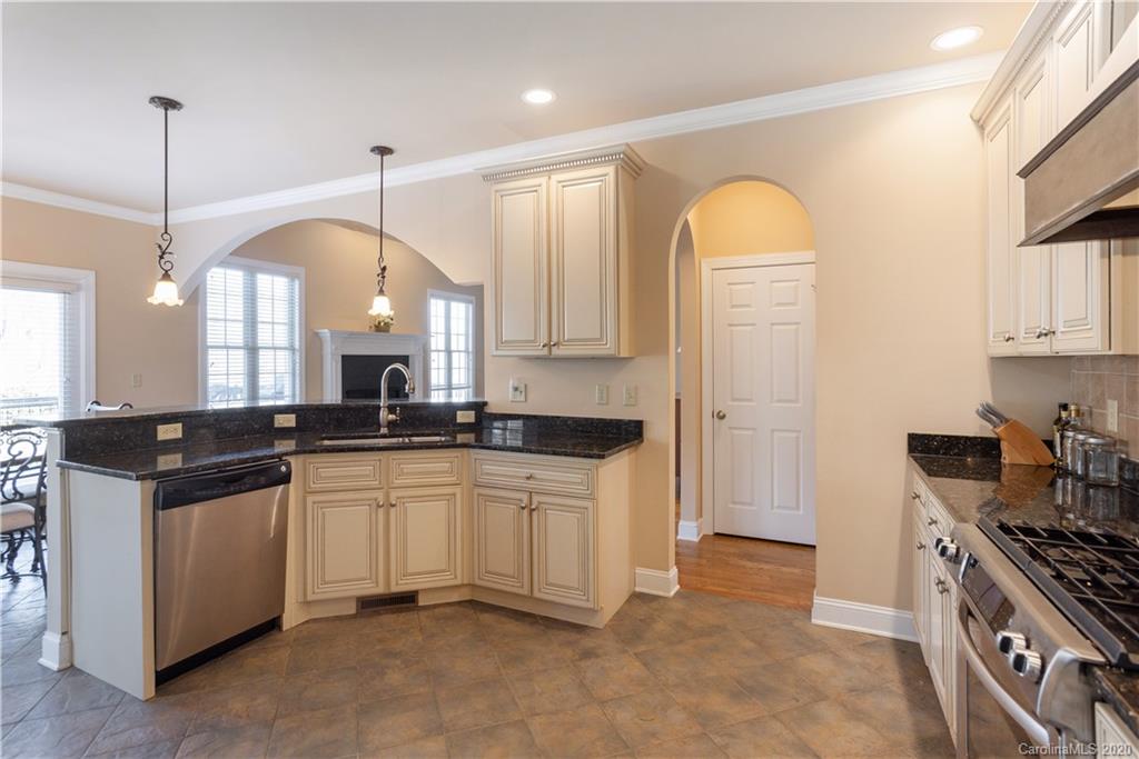 37 Stone House Road, Unit 106 Arden, NC 28704 - Photo 9 of 30 Gallery Image 9