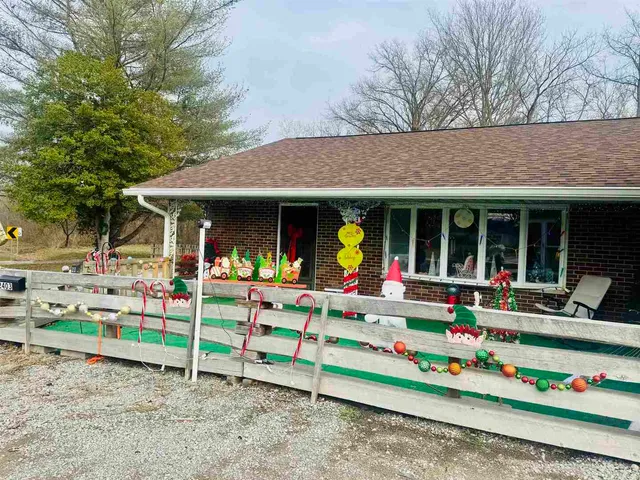 $59,900 | 2403 East Main Street, West Frankfort, IL 62896