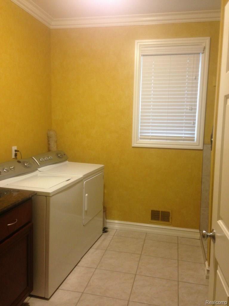 347 Mystic Rochester, MI 48307 - Photo 28 of 31 4.JPG