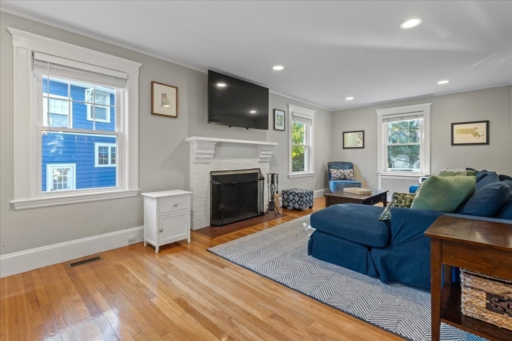 533 Chestnut Street Needham, MA 02492 - Photo 7 of 41 Gallery Image 7