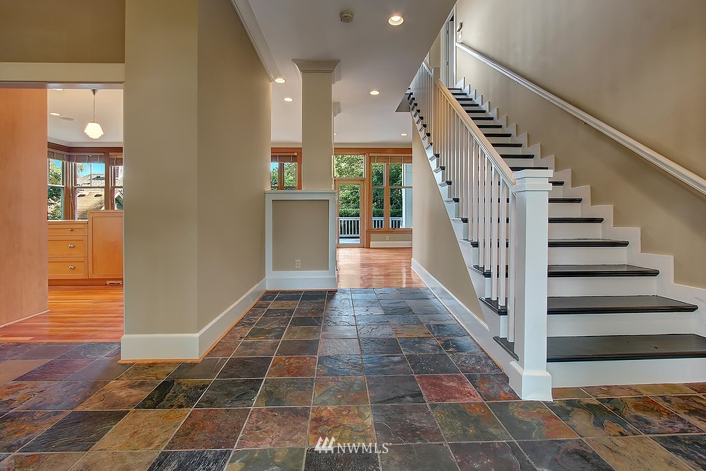 1015 North 42nd Street Seattle, WA 98103 - Photo 2 of 23