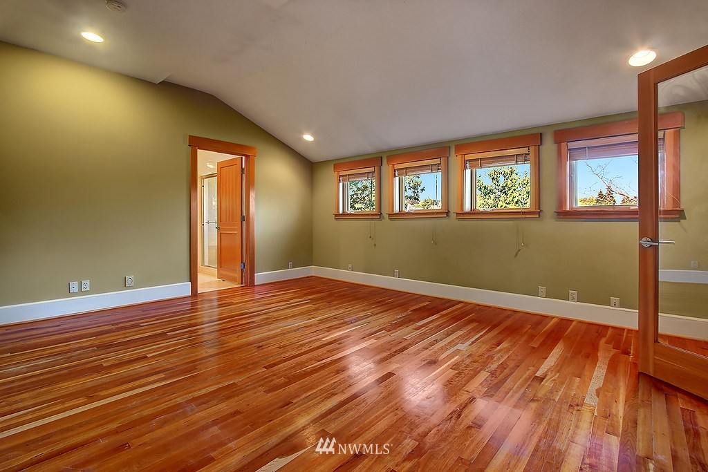1015 North 42nd Street Seattle, WA 98103 - Photo 11 of 23