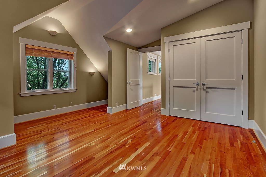 1015 North 42nd Street Seattle, WA 98103 - Photo 13 of 23
