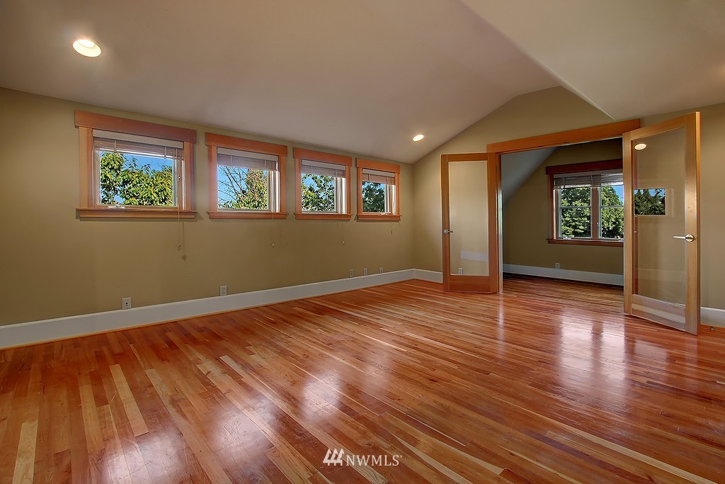 1015 North 42nd Street Seattle, WA 98103 - Photo 14 of 23