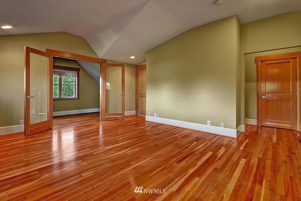 1015 North 42nd Street Seattle, WA 98103 - Photo 15 of 23