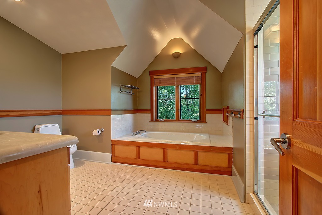 1015 North 42nd Street Seattle, WA 98103 - Photo 16 of 23