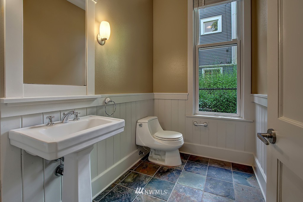 1015 North 42nd Street Seattle, WA 98103 - Photo 17 of 23