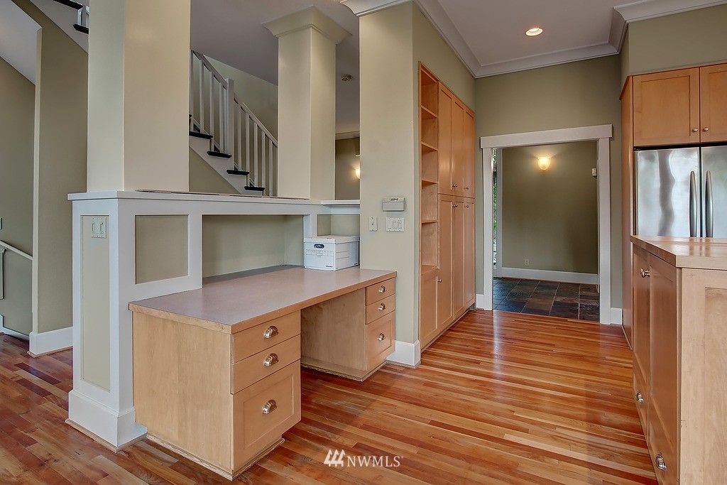 1015 North 42nd Street Seattle, WA 98103 - Photo 3 of 23