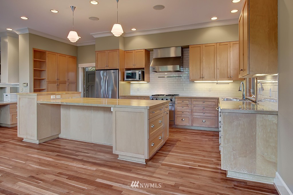 1015 North 42nd Street Seattle, WA 98103 - Photo 4 of 23
