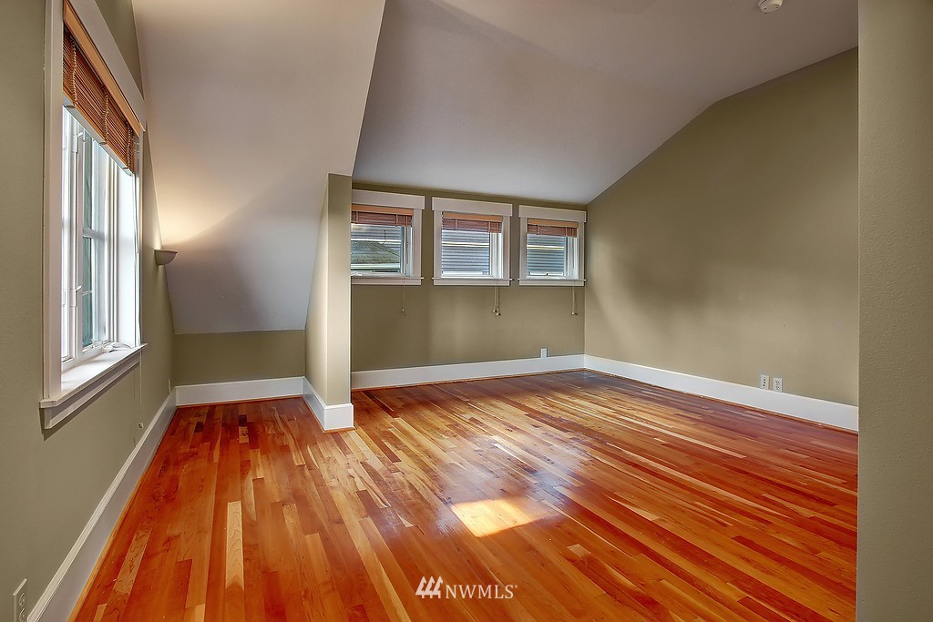 1015 North 42nd Street Seattle, WA 98103 - Photo 10 of 23