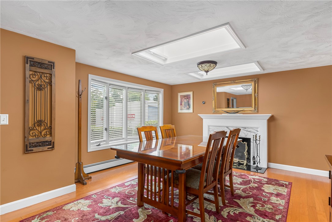 55 Whippoorwill Road Warwick, RI 02888 - Photo 3 of 33