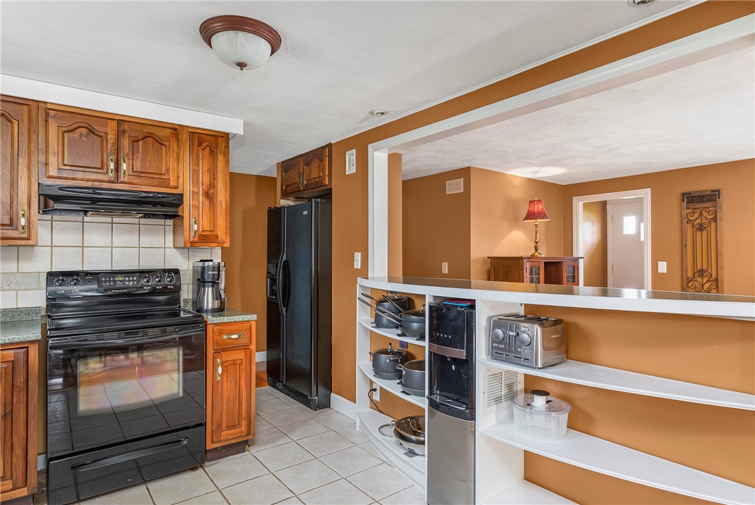 55 Whippoorwill Road Warwick, RI 02888 - Photo 9 of 33