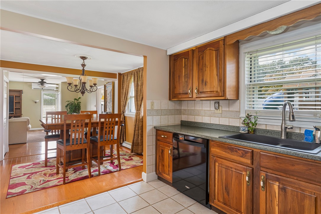 55 Whippoorwill Road Warwick, RI 02888 - Photo 10 of 33