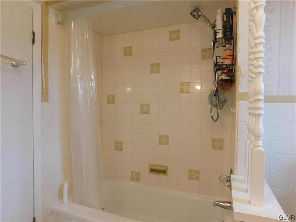 103 Fairview Avenue Wind Gap, PA 18091 - Photo 12 of 22 a bathroom with a shower