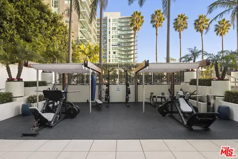 $949,999 | 13700 Marina Pointe Drive, Unit 314, Marina del Rey, CA 90292