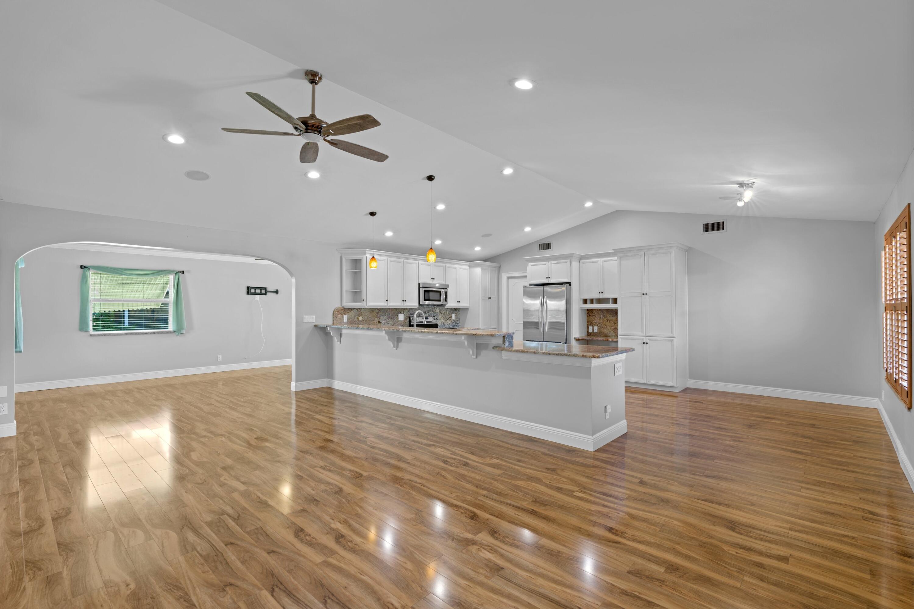 18312 Southeast Eagle Lane Jupiter, FL 33469 - Photo 3 of 17 DSC04809.jpg-SMALL