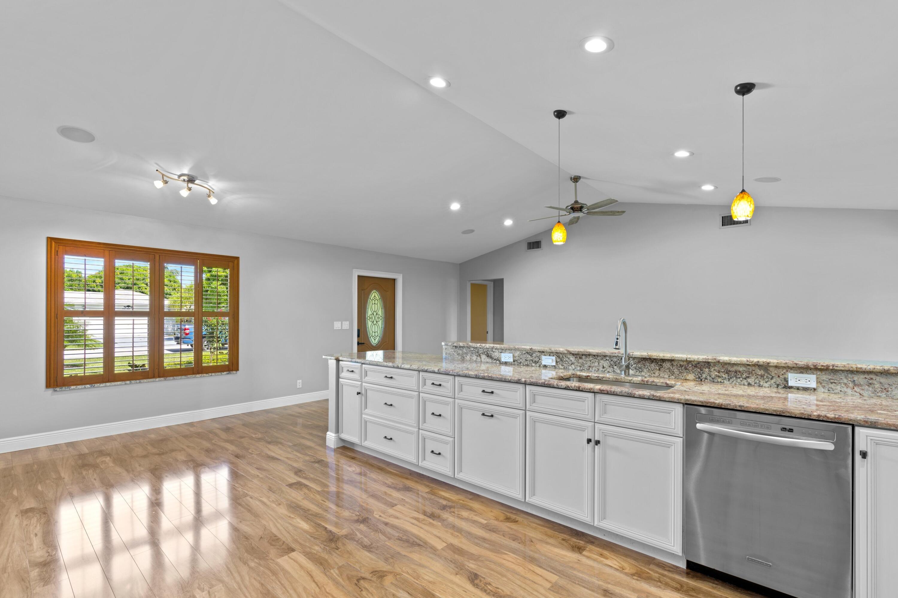 18312 Southeast Eagle Lane Jupiter, FL 33469 - Photo 6 of 17 DSC04839.jpg-SMALL