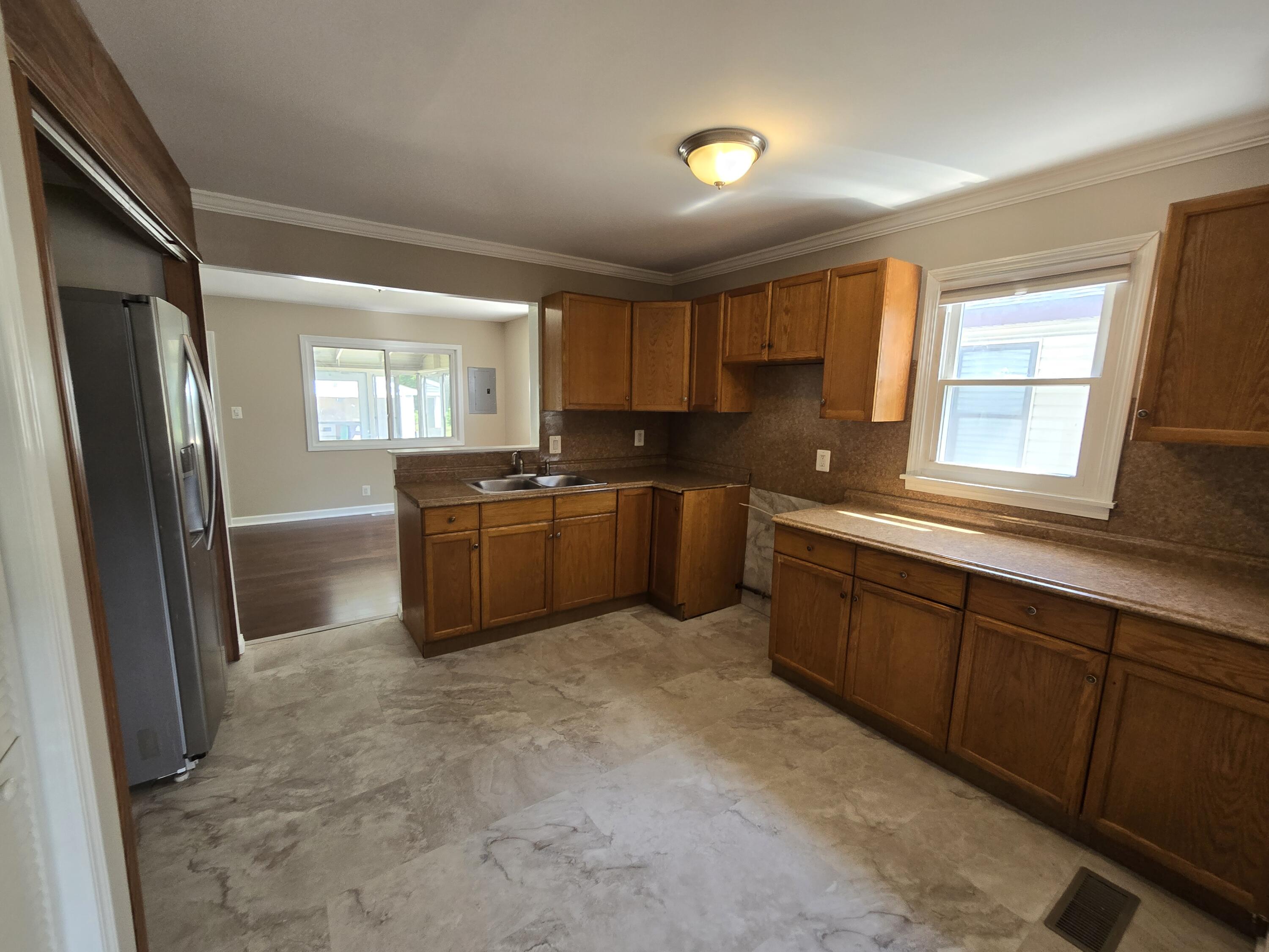 6085 Roosevelt Street Taylor, MI 48180 - Photo 7 of 34 20240516_150433