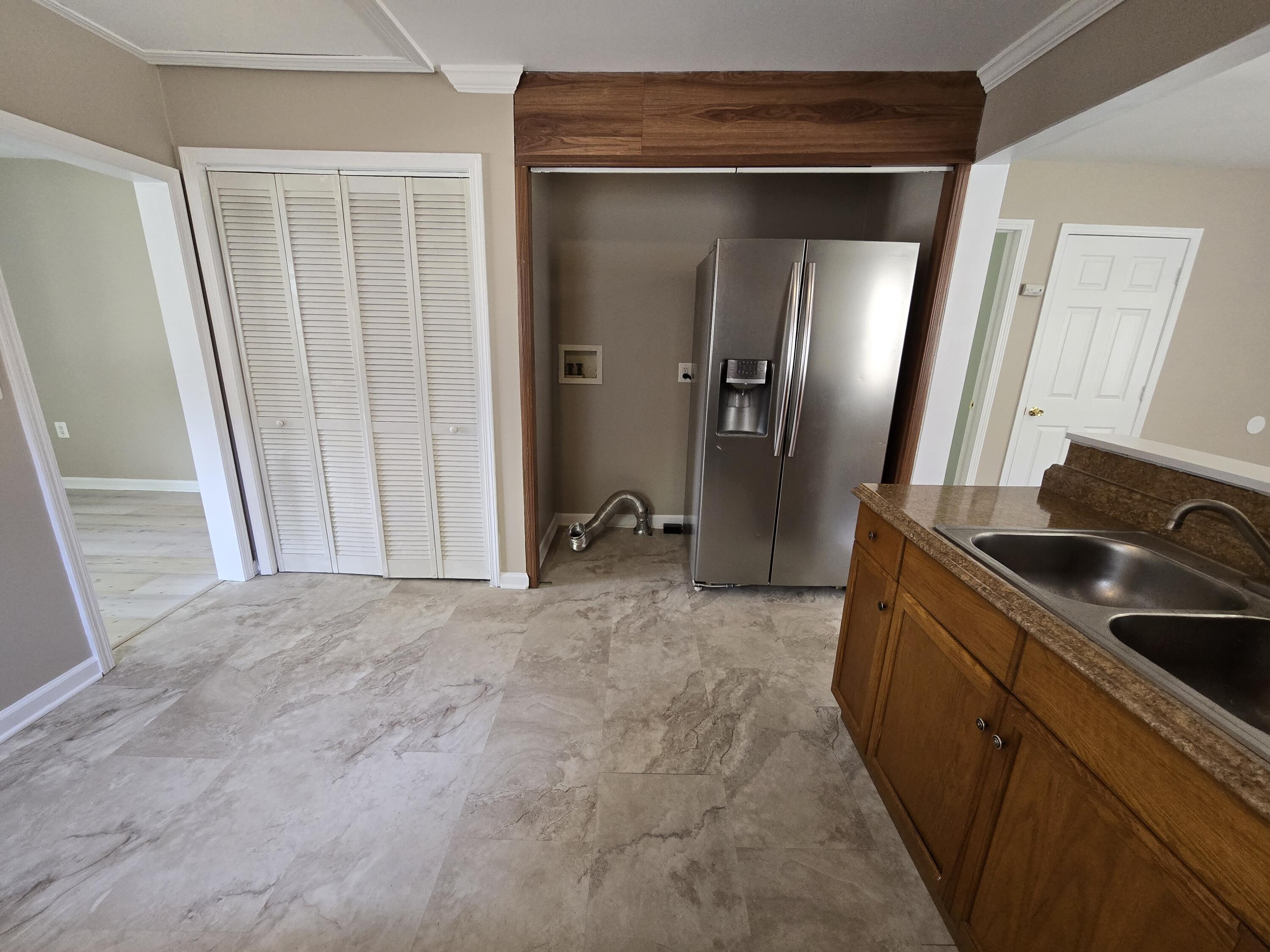 6085 Roosevelt Street Taylor, MI 48180 - Photo 10 of 34 20240516_150458
